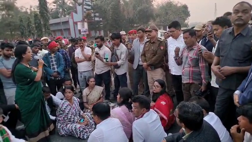 চুতিয়াত কংগ্ৰেছ নেতাৰ কনভয়ত আক্ৰমণ, গৌৰৱ গগৈসহ শীৰ্ষ নেতাসকল অক্ষত, আৰক্ষীত এজাহাৰ দাখিল