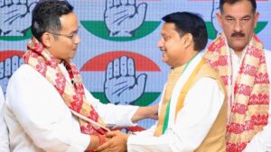 অসম বিধানসভা নিৰ্বাচনৰ পূৰ্বে Asom Gana Parishad ৰ নেতা Jayanta Khaund কংগ্ৰেছত যোগদান কৰিলে।